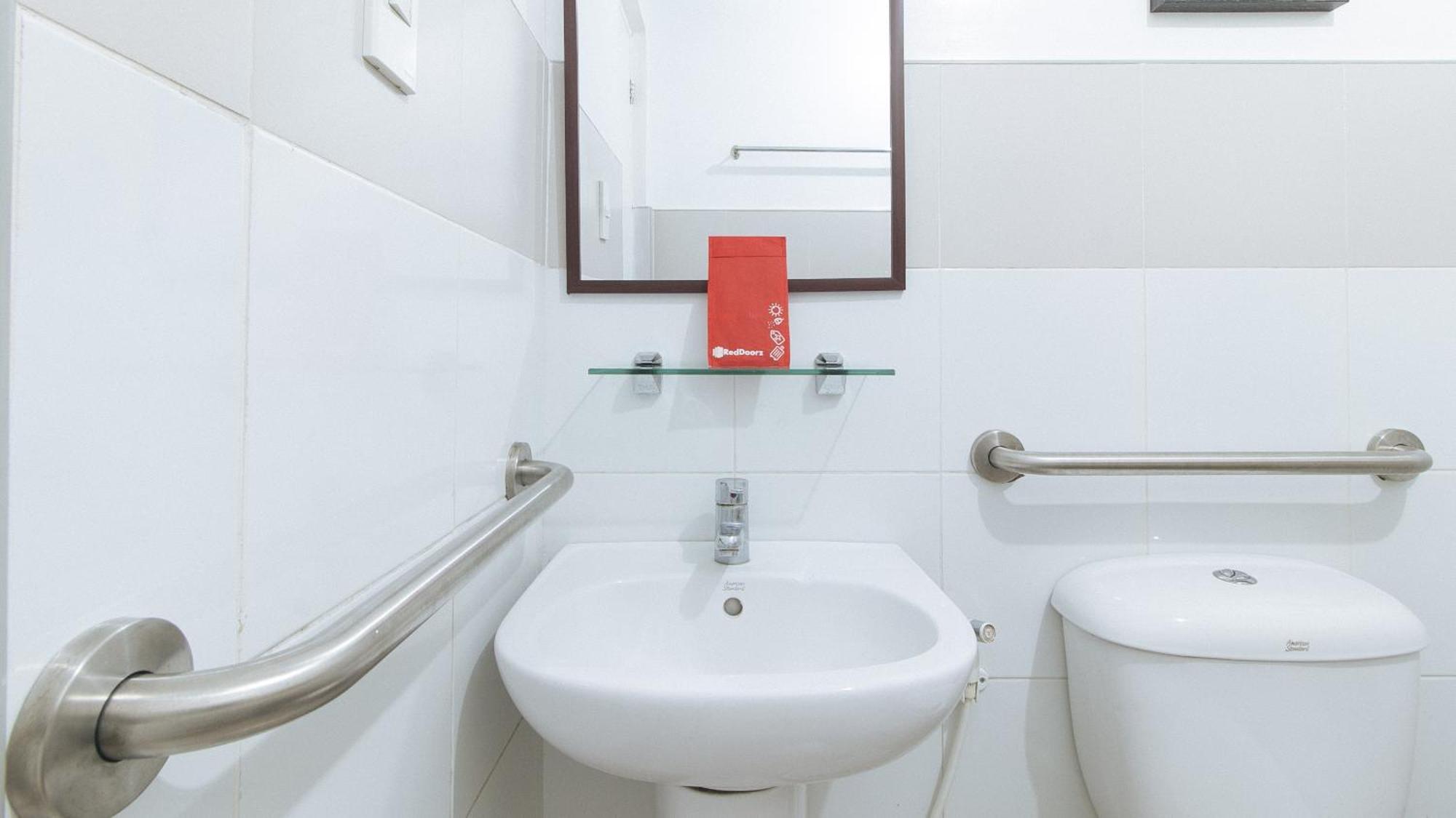 Reddoorz @ Melbourne Suites Makati Makati City Extérieur photo